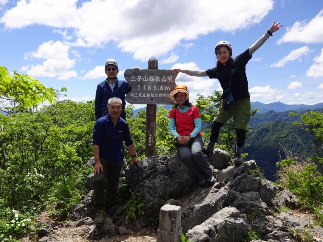 西岳に着きました、ここが最高点です