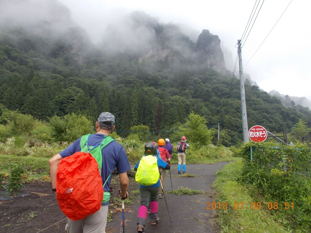 あの岩山に上ります