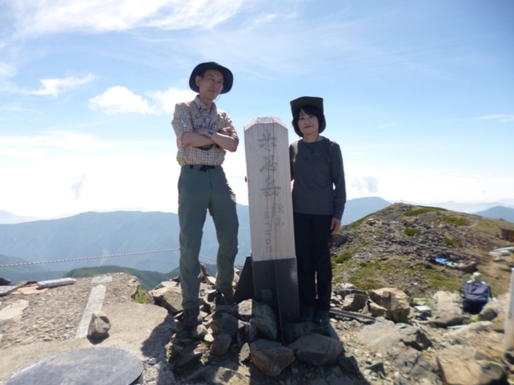 赤石岳、この雄大な山の頂は、絶景大展望でした