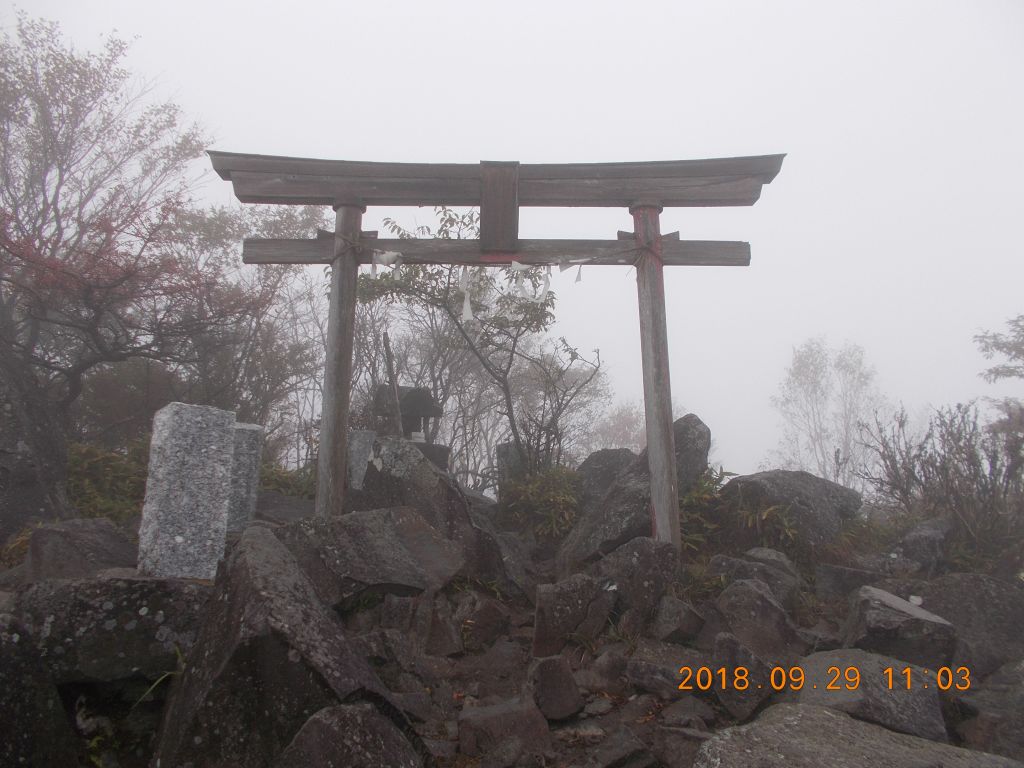 山頂の鳥居