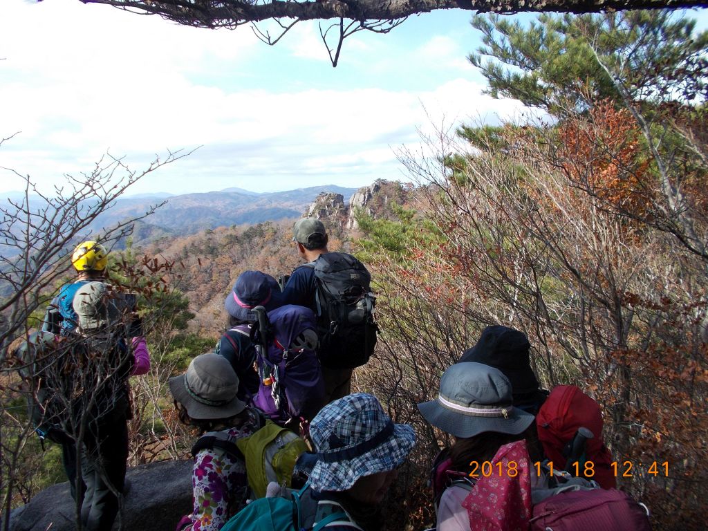 月山山頂からあの岩場を登ったんだとの感想にふけります