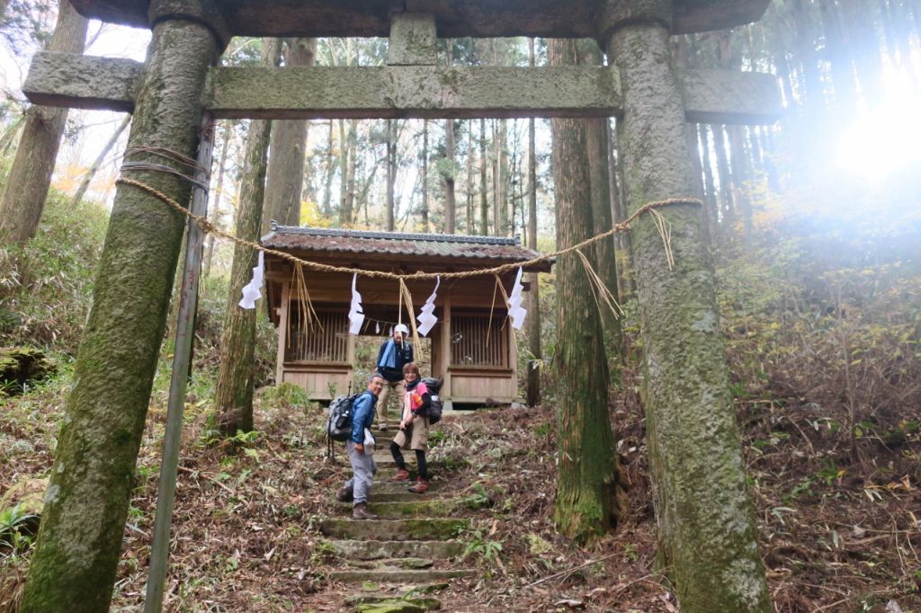 黒前神社、仁王門