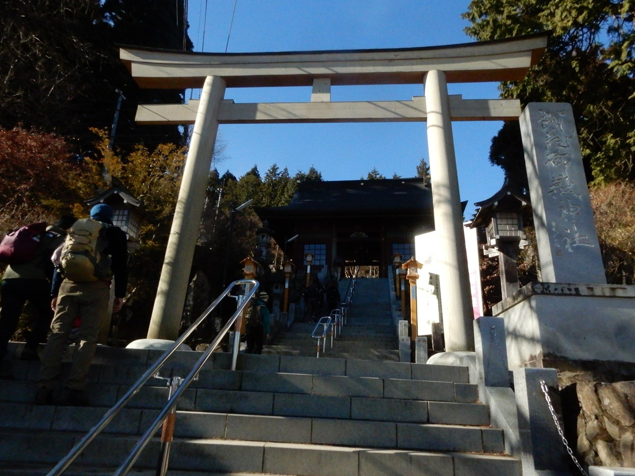 結構キツイ御嶽神社の石段