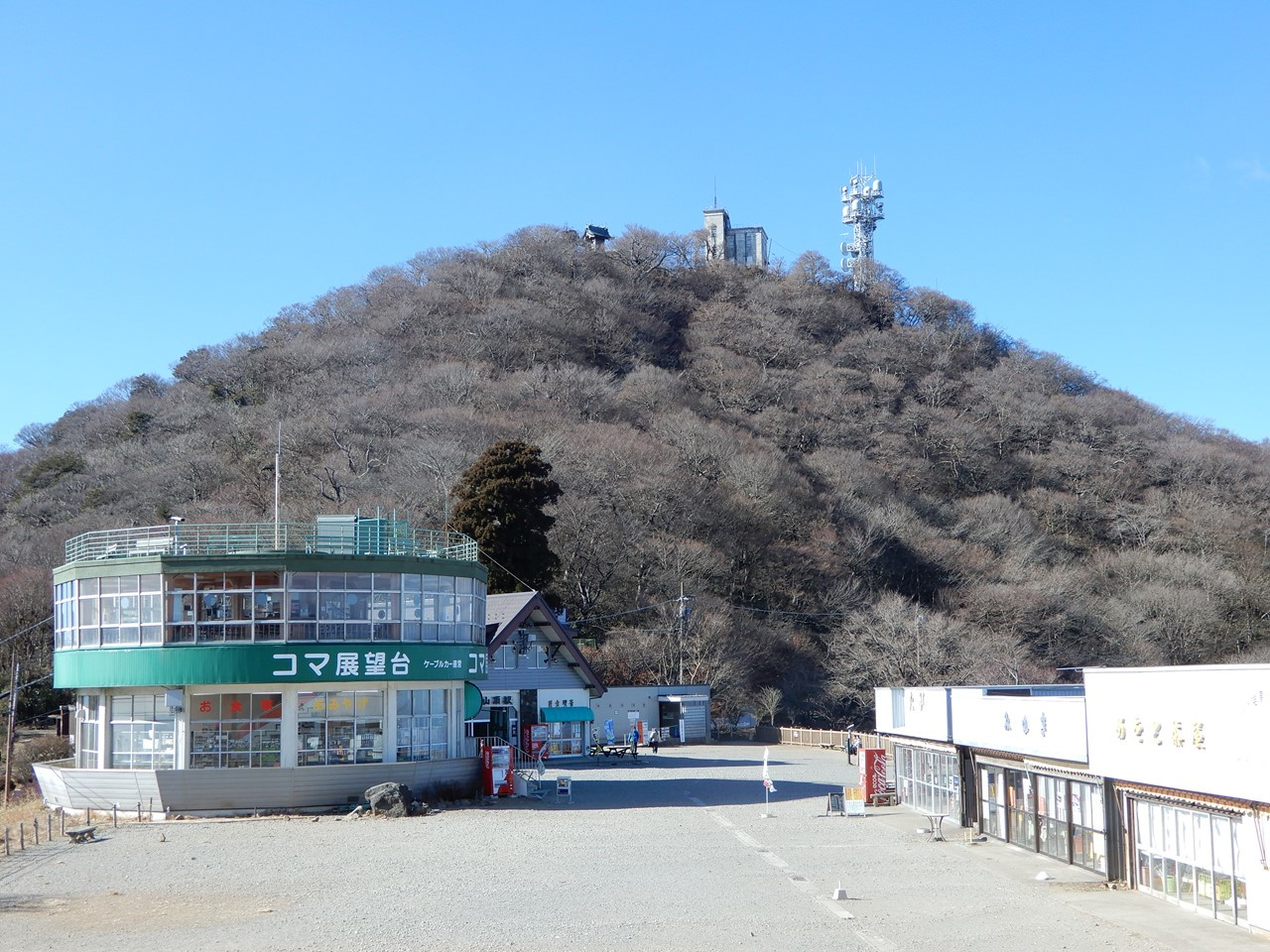 男体山が青空に映えています