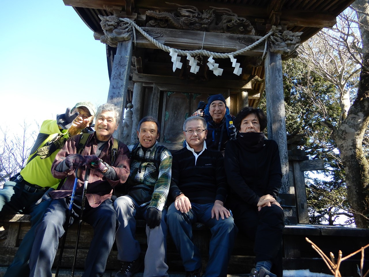 加波山神社で集合写真

