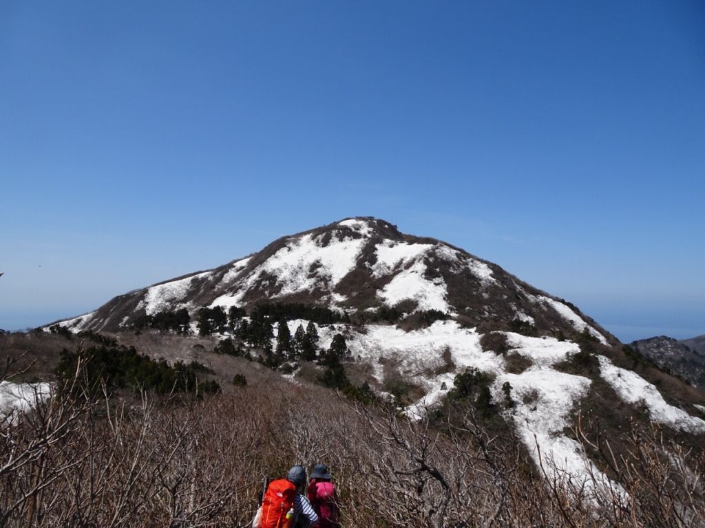 雪多いな?、近づいてきた金北山。