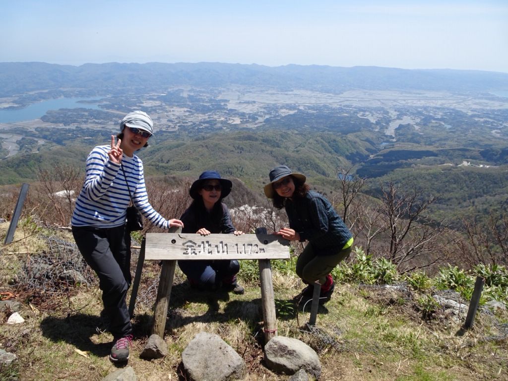 金北山山頂。佐渡ヶ島を見渡す。