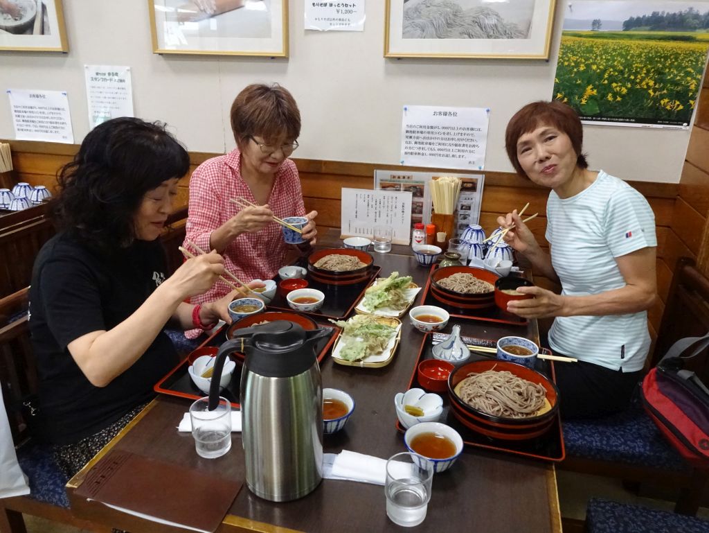 桧枝岐名物、裁ち蕎麦で昼食