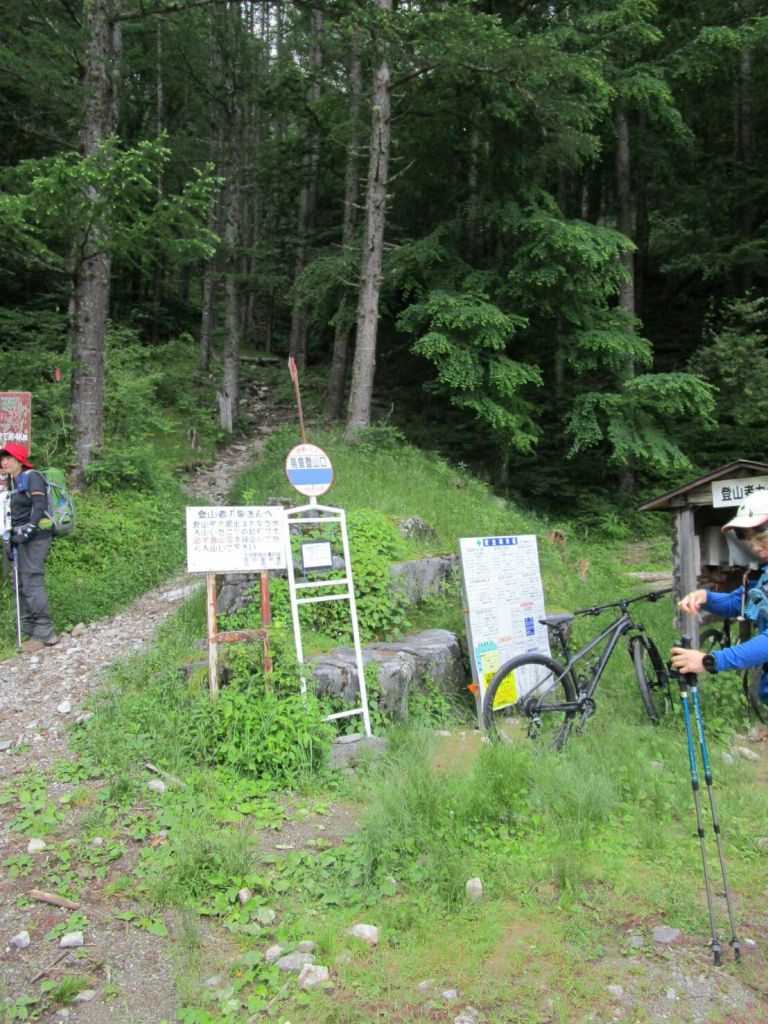 鳥倉登山口から登ります