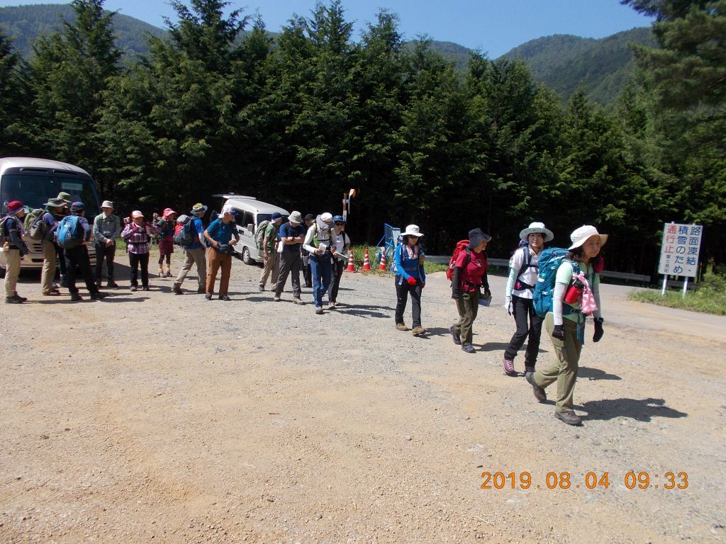 沢入登山口から登ります