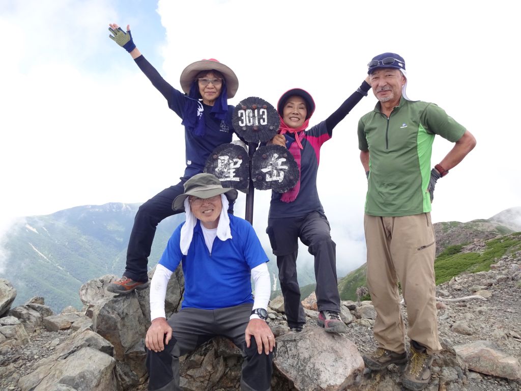 聖岳山頂。Day4は聖平小屋から椹島まで