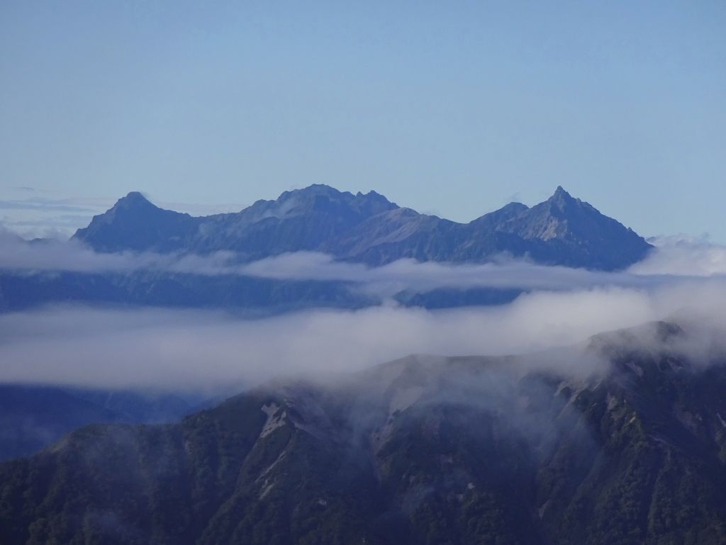 雲海の向こうに槍・穂高