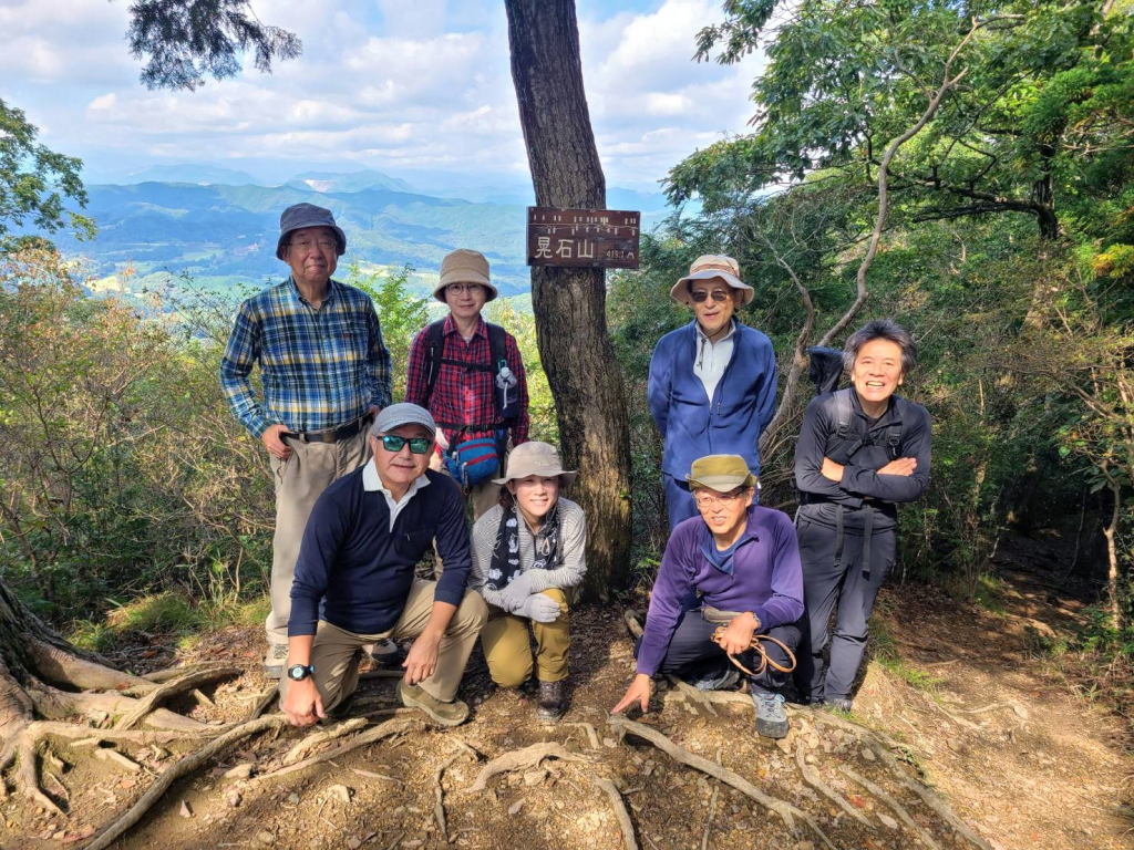 晃石山山頂でパチリ。