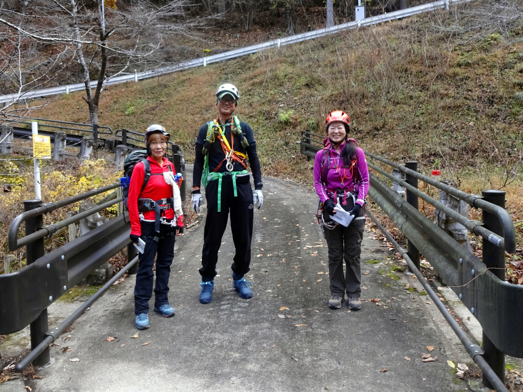 小倉橋を渡って登山開始です