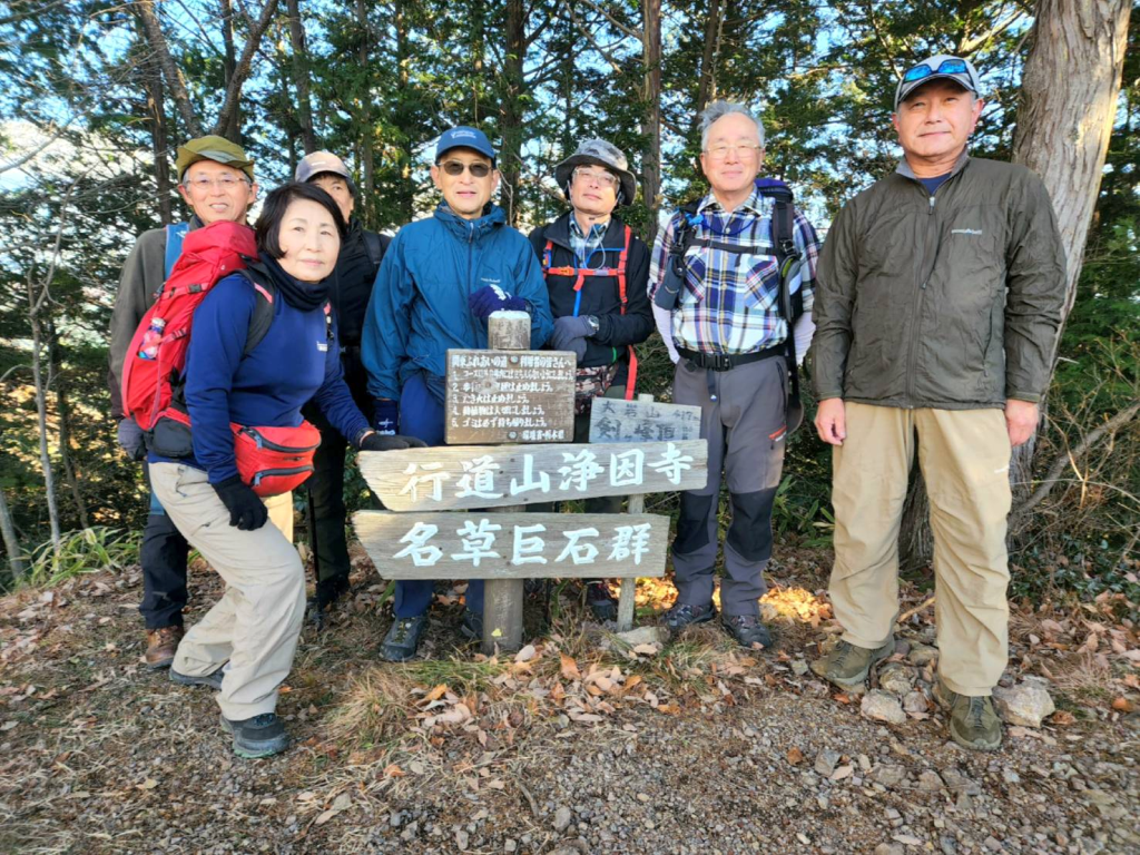 大岩山山頂にて（展望はない）