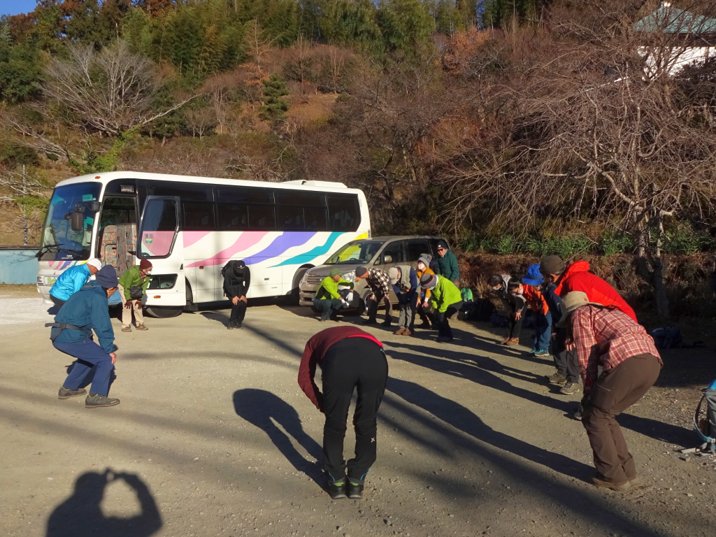 御殿山駐車場で入念な準備体操