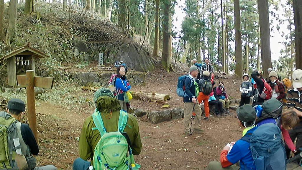 高明神社跡で休憩