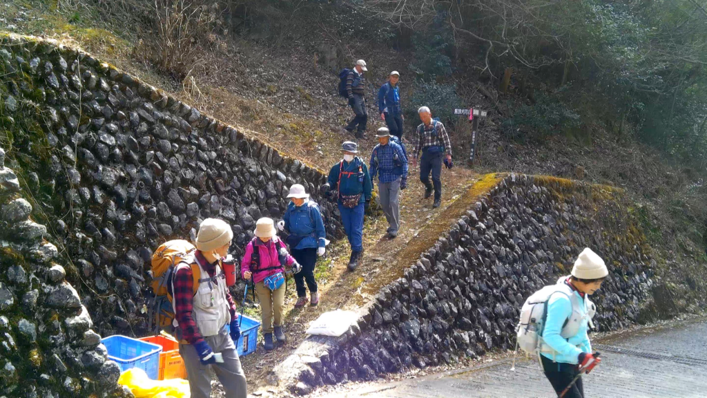 B班泉沢林道に下山