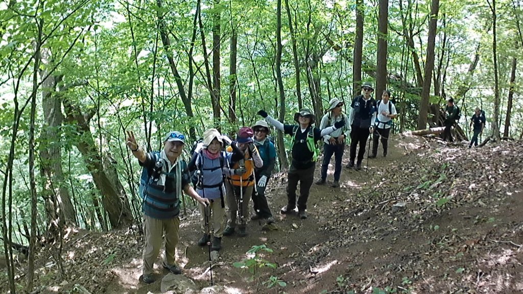 三頭山東峰へ登ります、Ｂ班