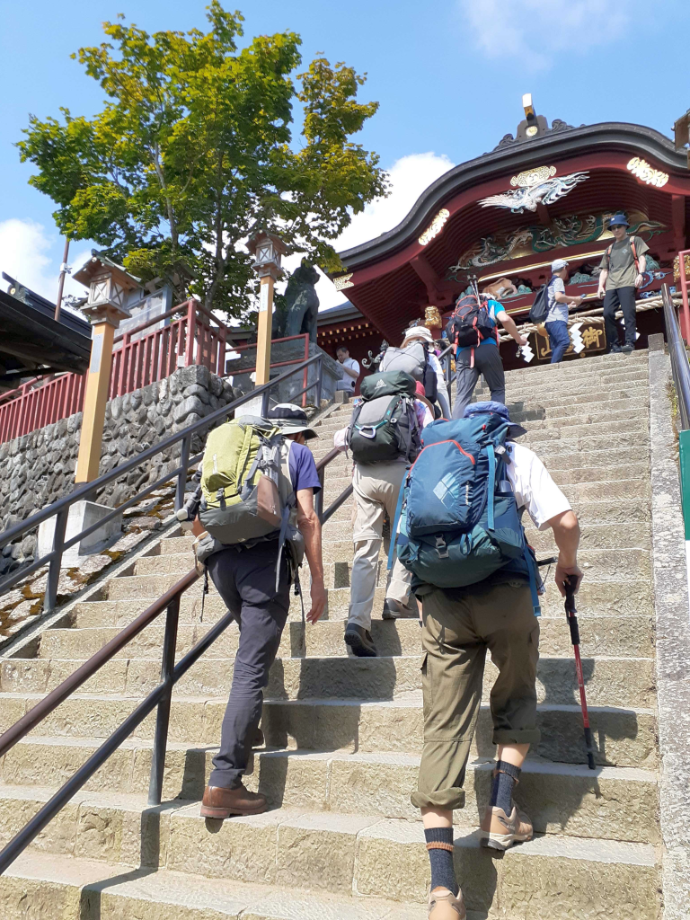 御嶽神社参拝します