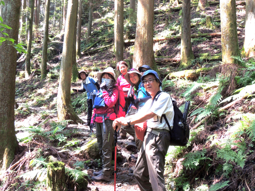 白谷沢登山口で小休止