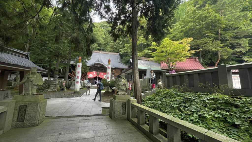 弥勒寺で安全の祈願