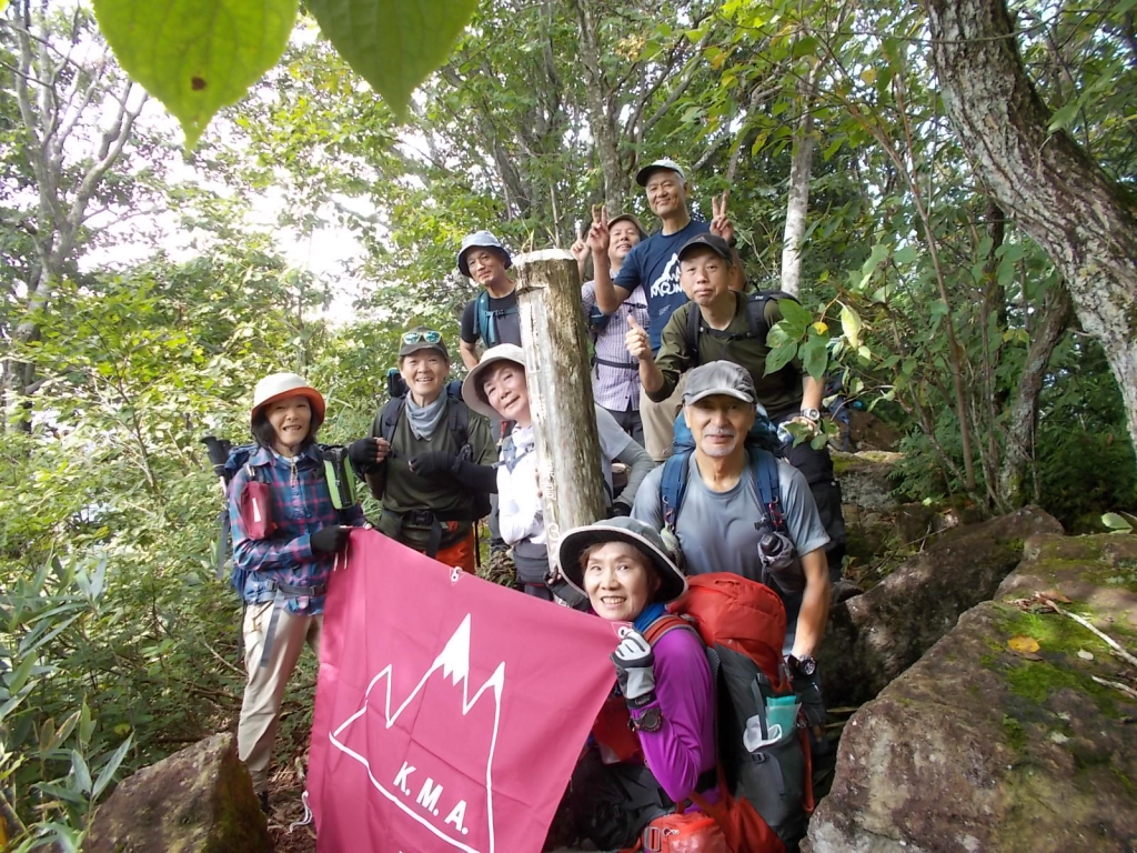 Ｂ班迦葉山の山頂で集合写真