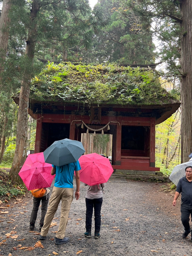 奥社の随神門