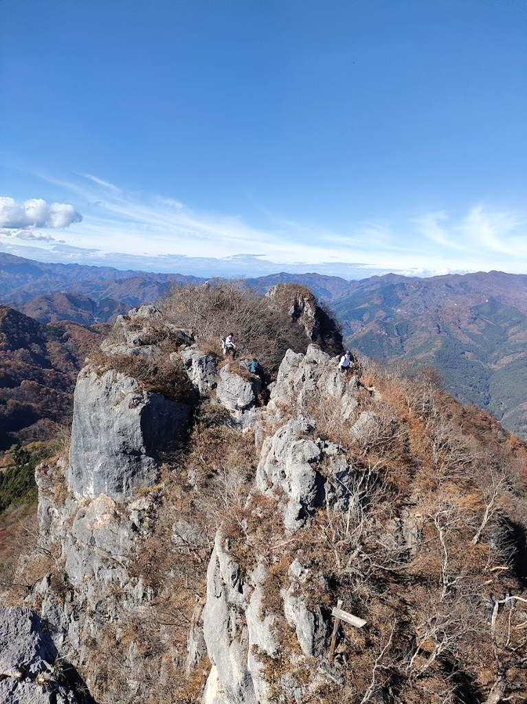 西岳頂上を振り返って