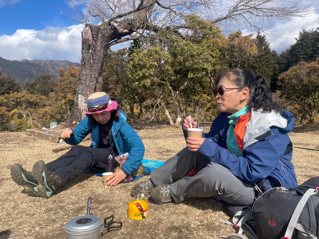 広めの山頂でまったり