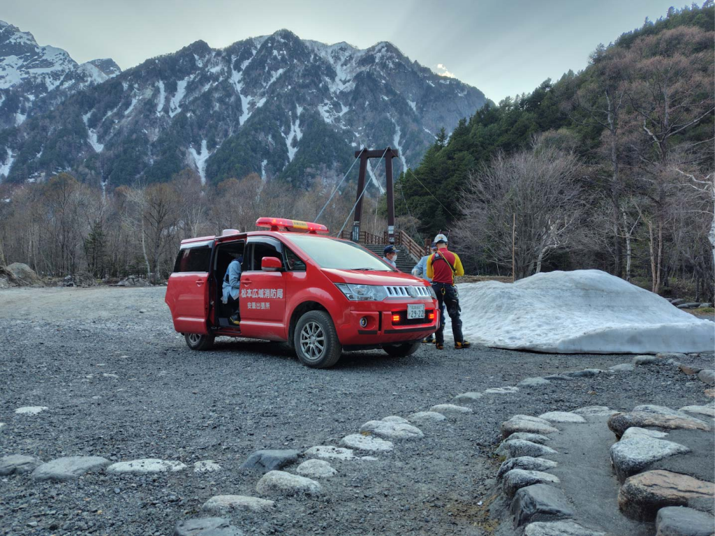 5-1登山者が不調か救急車がここまで来てた、驚いた