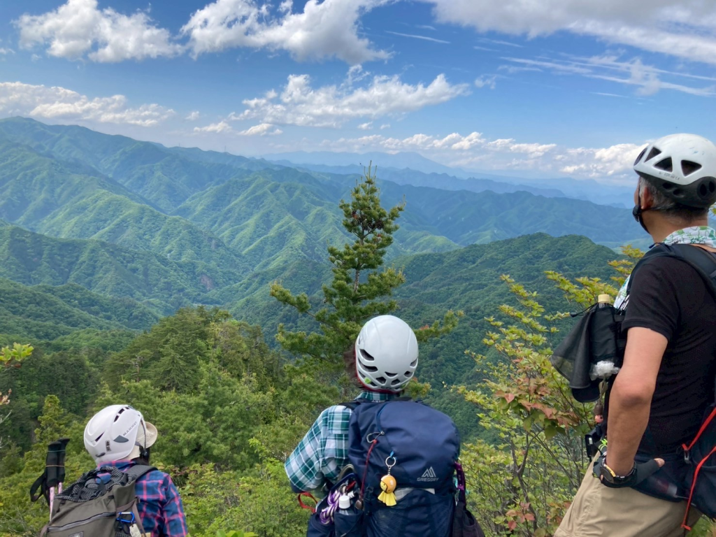 ヤツウチグラからの眺めをしみじみと。。奥に浅間山