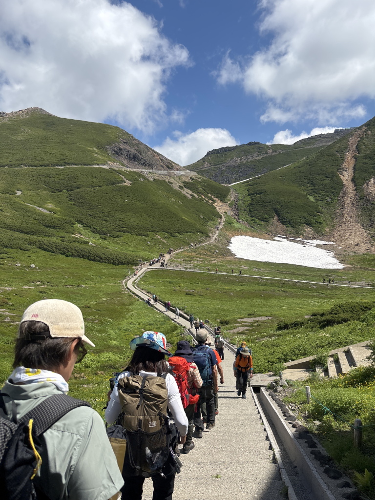 畳平から登山開始