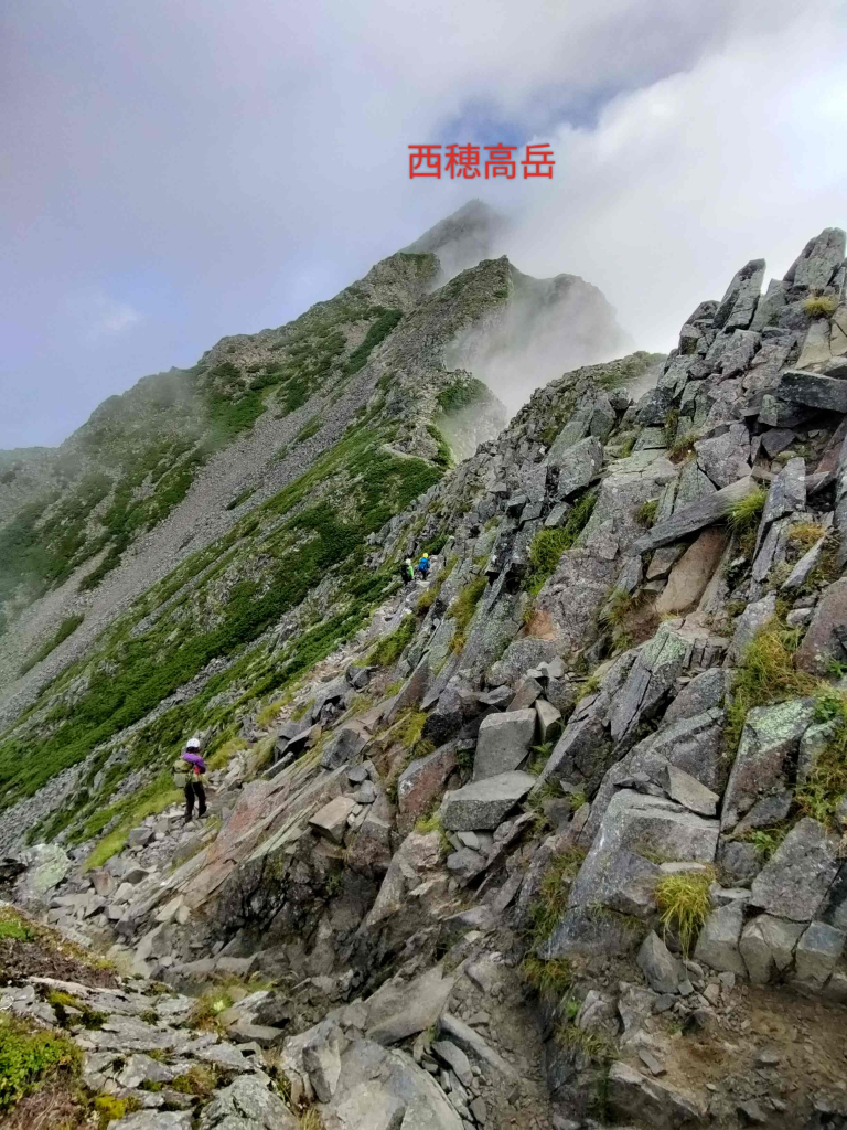 チャンピオンピークより西穂高岳を臨む
