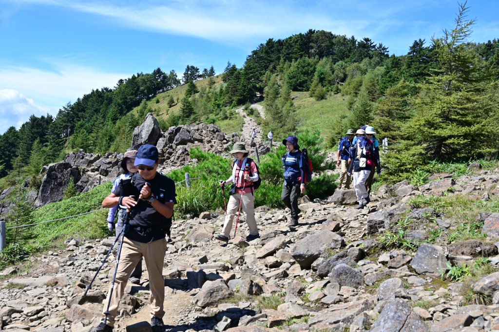 介山荘まで下る稜線