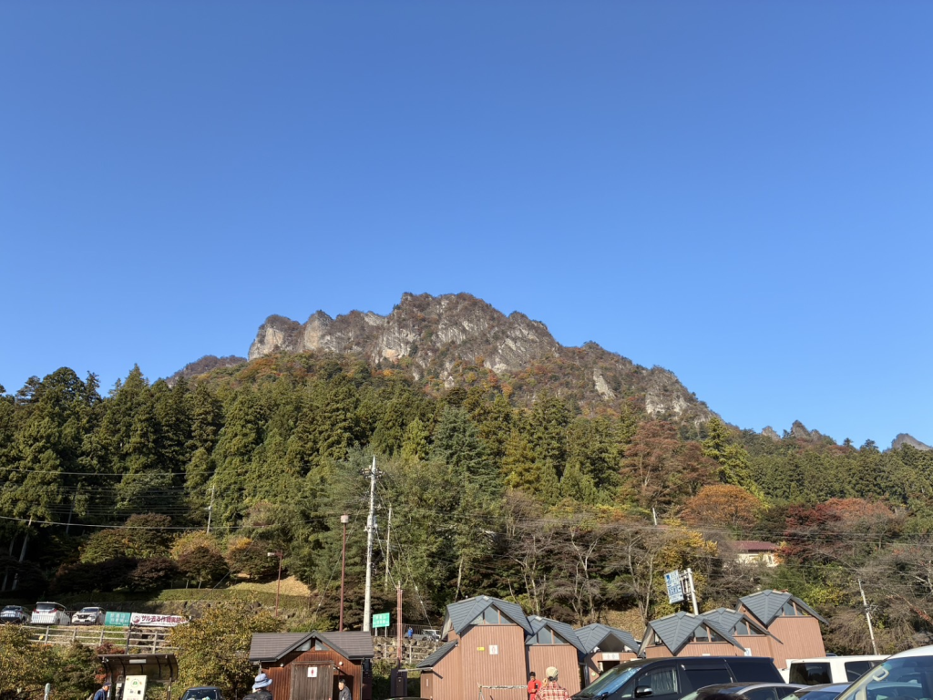 駐車場からの妙義山