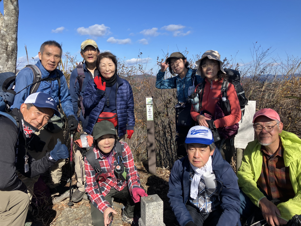 明山の頂上で全員集合