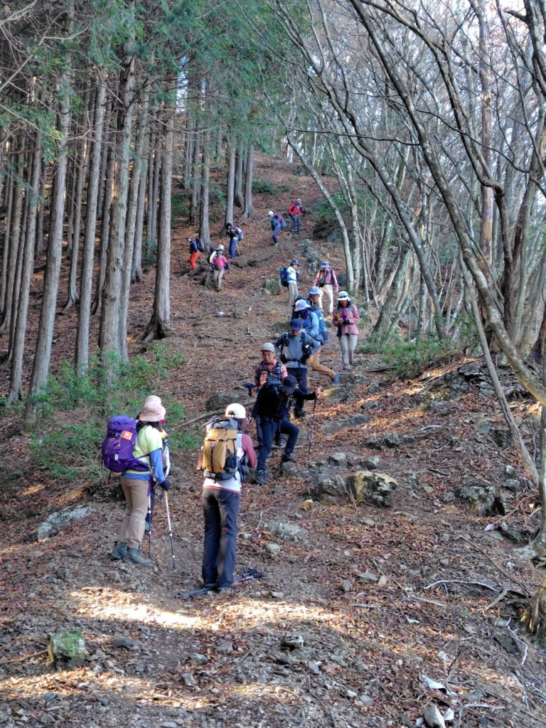 滑りまくりの下り