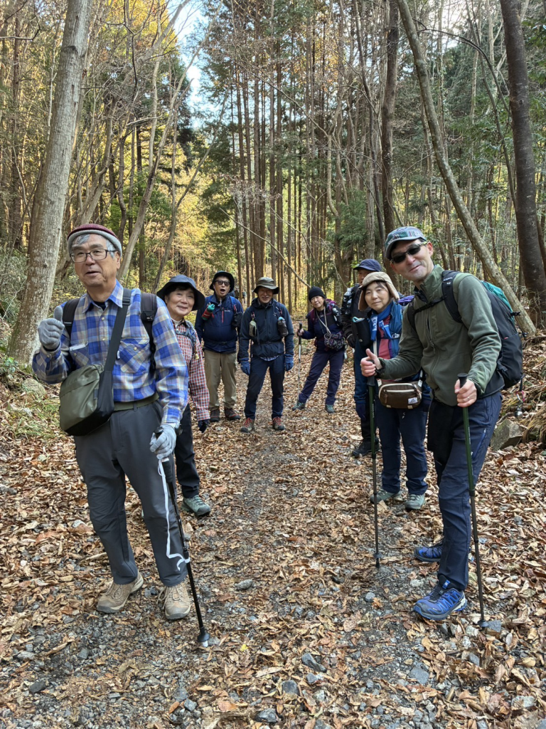 さぁ〜っ！会の山行今年最後！B班出発