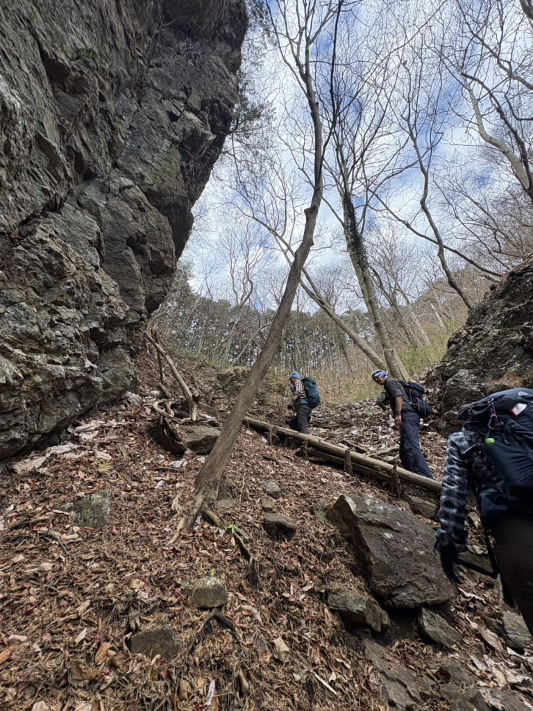 大岩眺め、富士見峠までの急登！