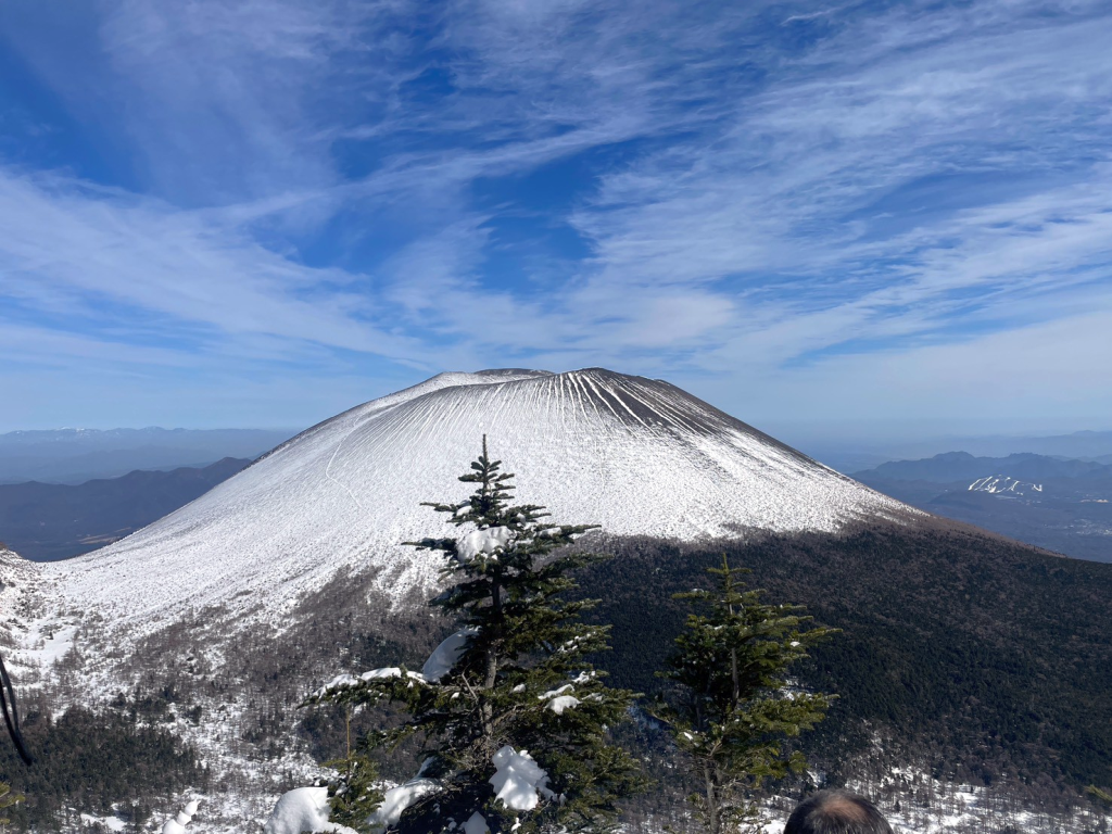 雪を冠る浅間山