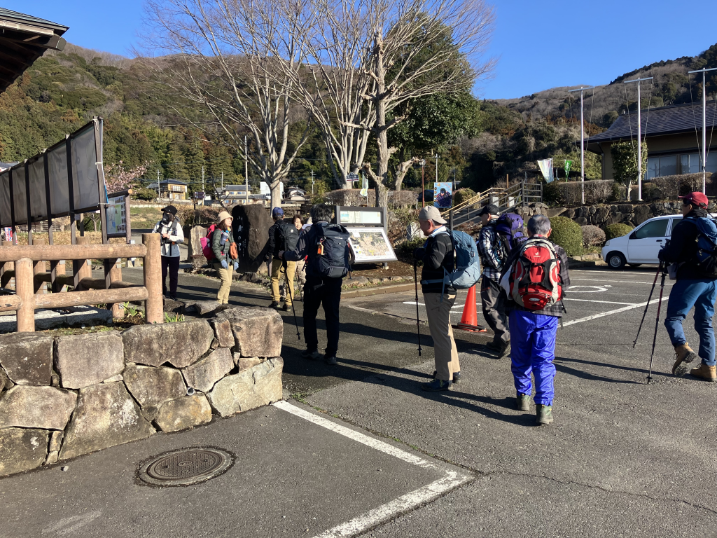 宝篋山 小町山を目指して小町の館駐車場を出発